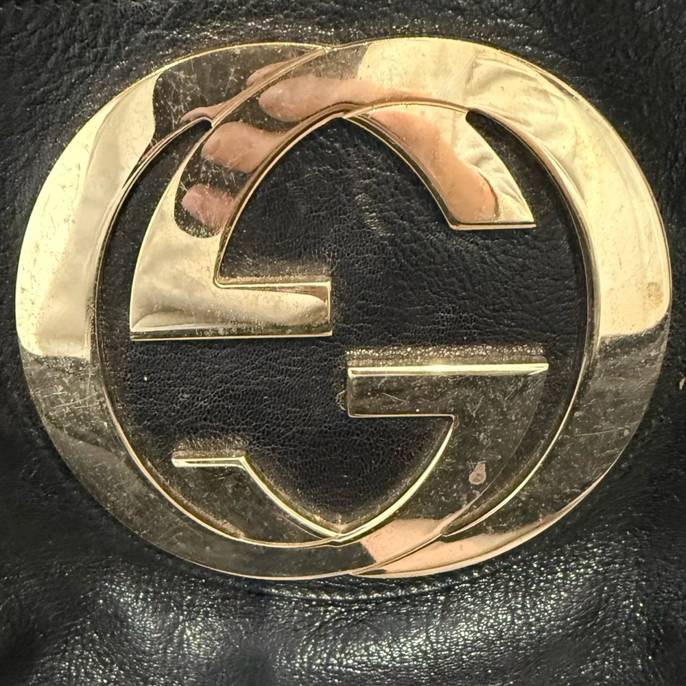Gucci Black and Gold Leather Tote with Iconic GG Emblem - Picture 2 of 8